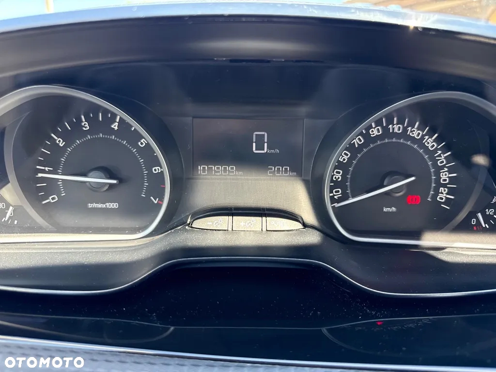 Peugeot 2008 1.2 Pure Tech Style - 22