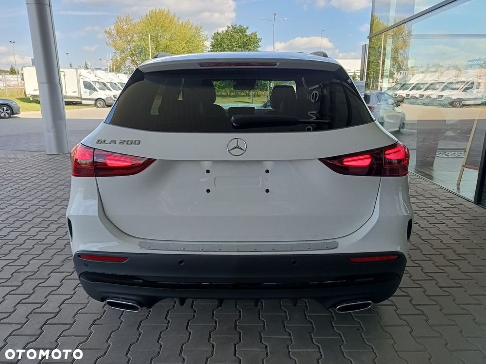 Mercedes-Benz GLA - 10