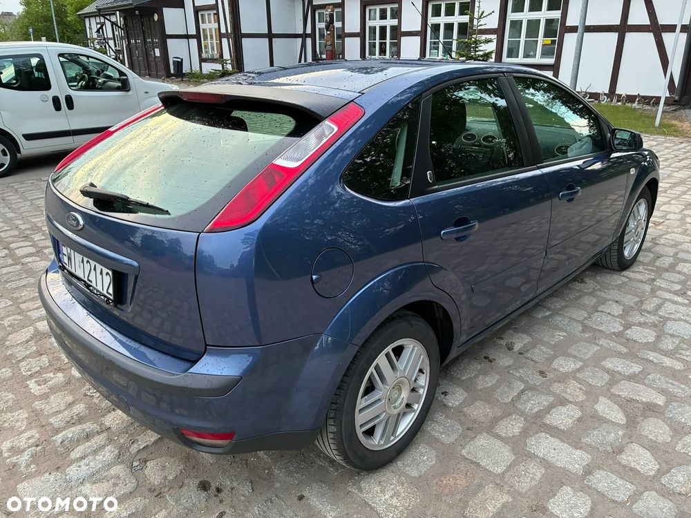 Ford Focus 2.0 Ghia - 12