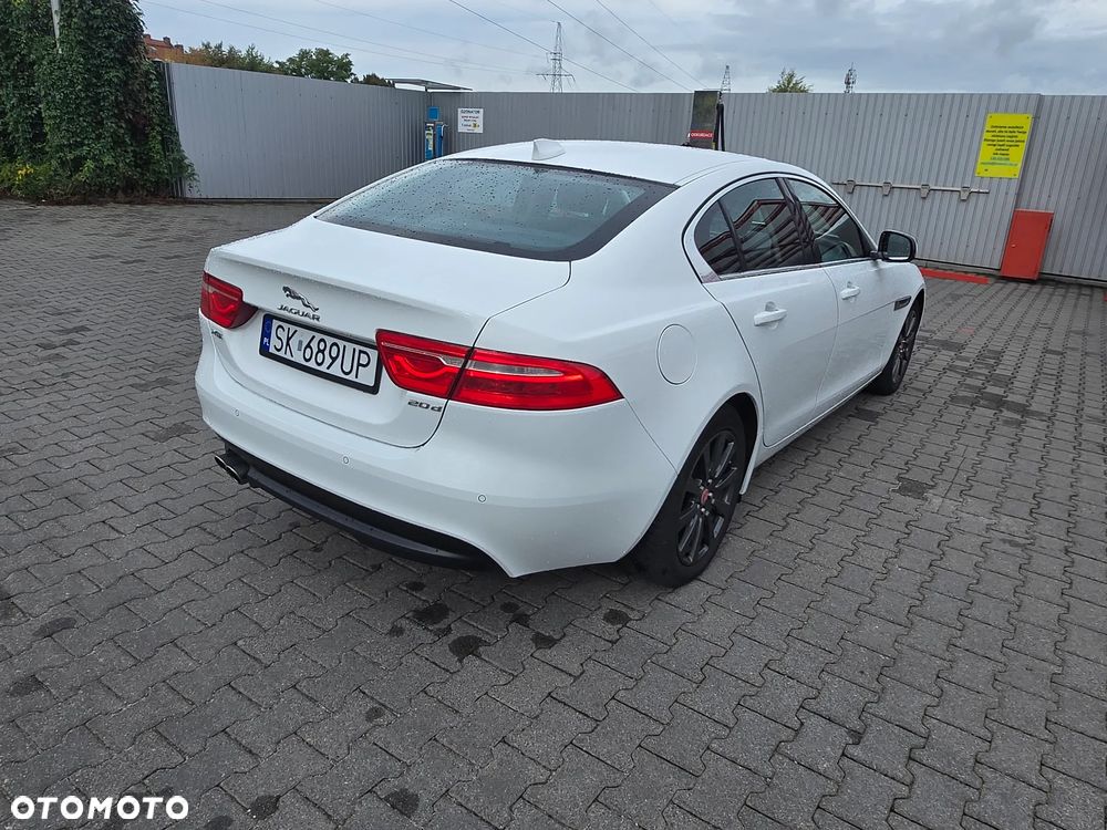 Jaguar XE 2.0 D AWD Prestige - 3
