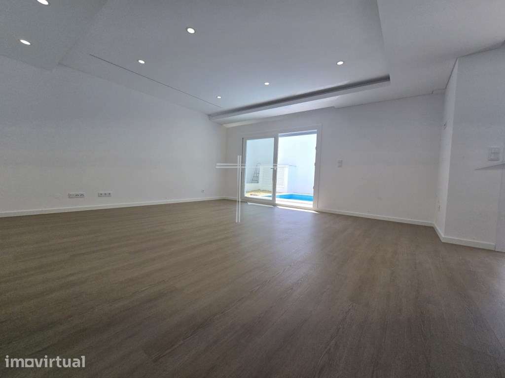 Moradia isolada T4, arquitetura contemporânea com garagem e piscina... - Grande imagem: 5/32