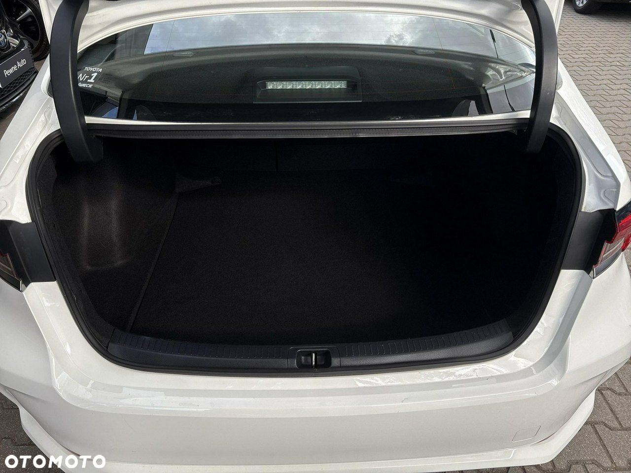 Toyota Corolla 1.8 Hybrid Active - 24