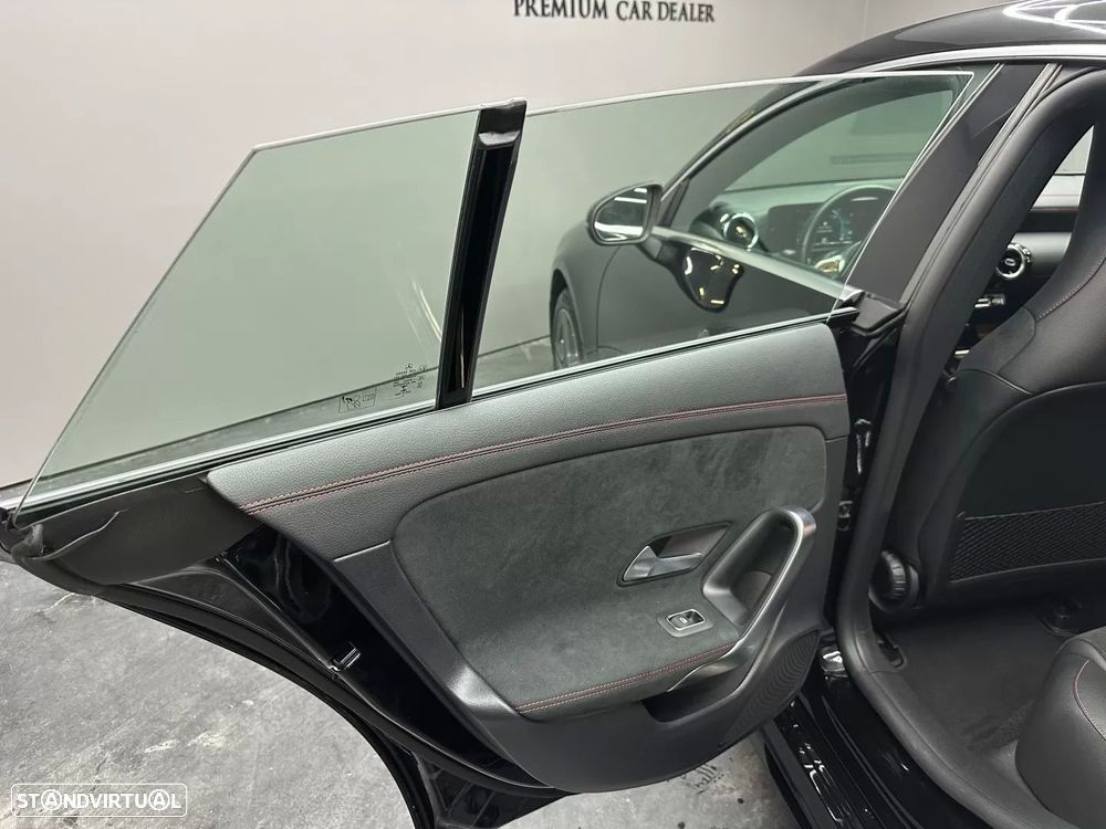 Mercedes-Benz CLA 250 e Shooting Brake AMG Line - 13