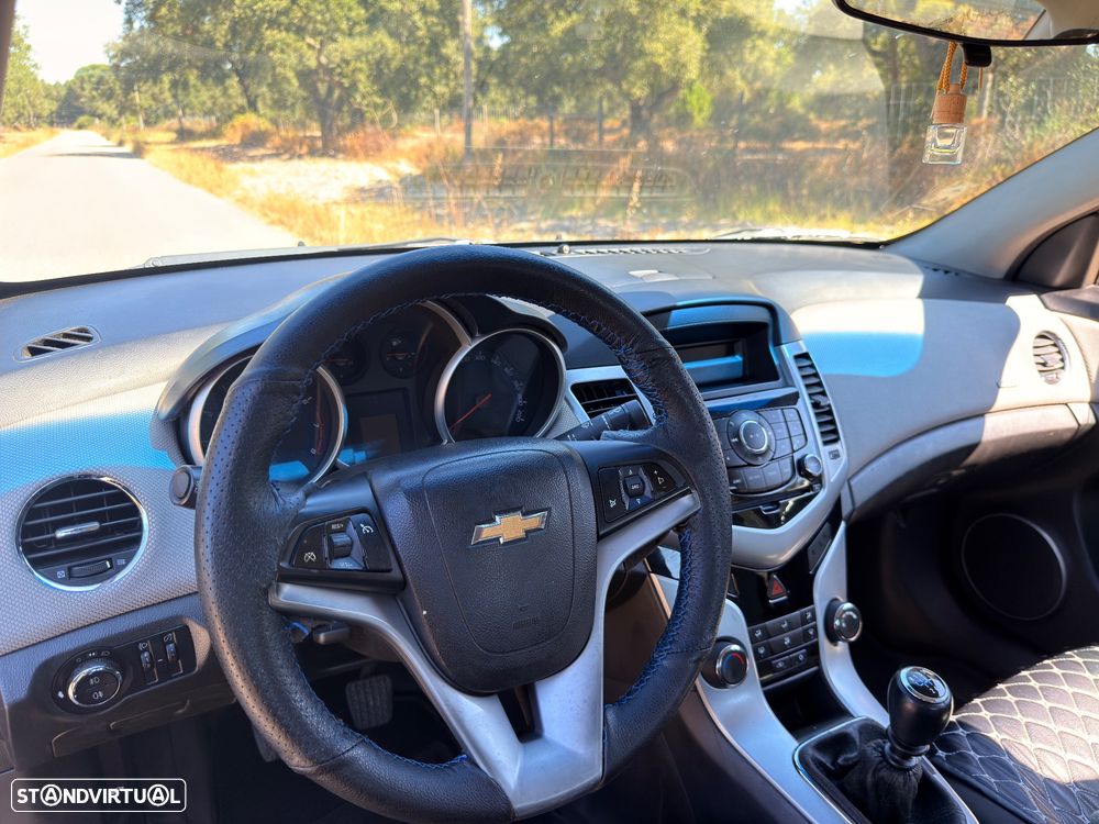 Chevrolet Cruze 1.6 LS - 3