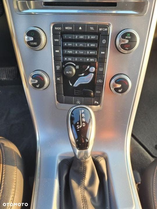 Volvo XC 60 D3 Drive-E Momentum - 14