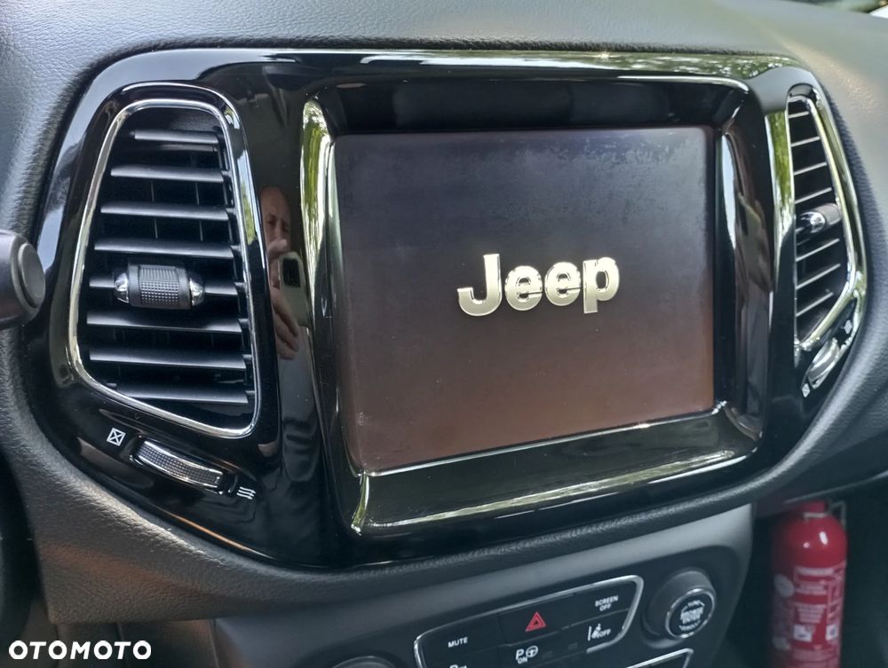 Jeep Compass - 25