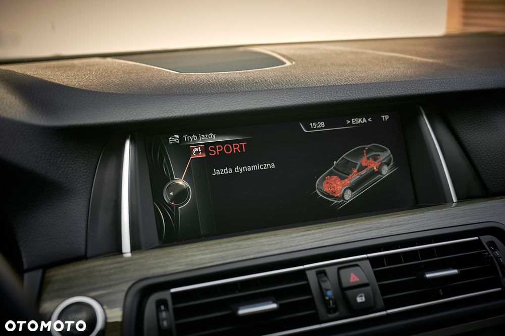 BMW Seria 5 525d xDrive Modern Line - 32