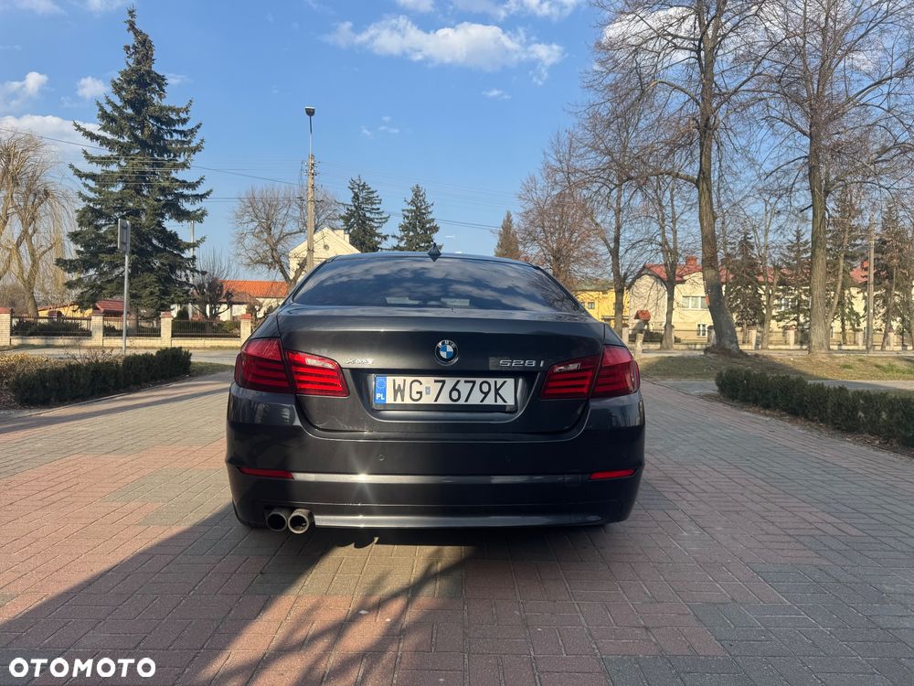 BMW Seria 5 528i xDrive Modern Line - 8
