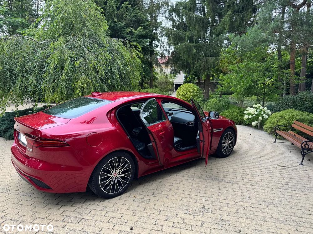 Jaguar XE 2.0 D180 R-Dynamic S - 17