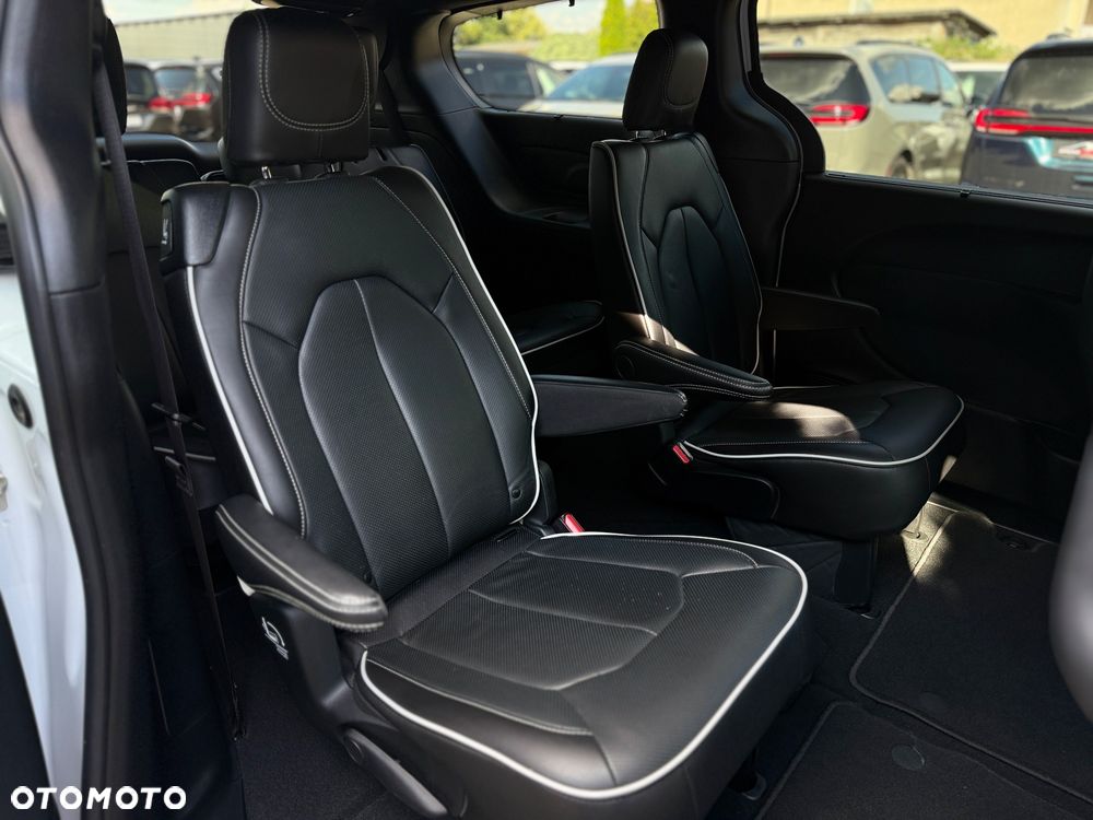 Chrysler Pacifica - 29