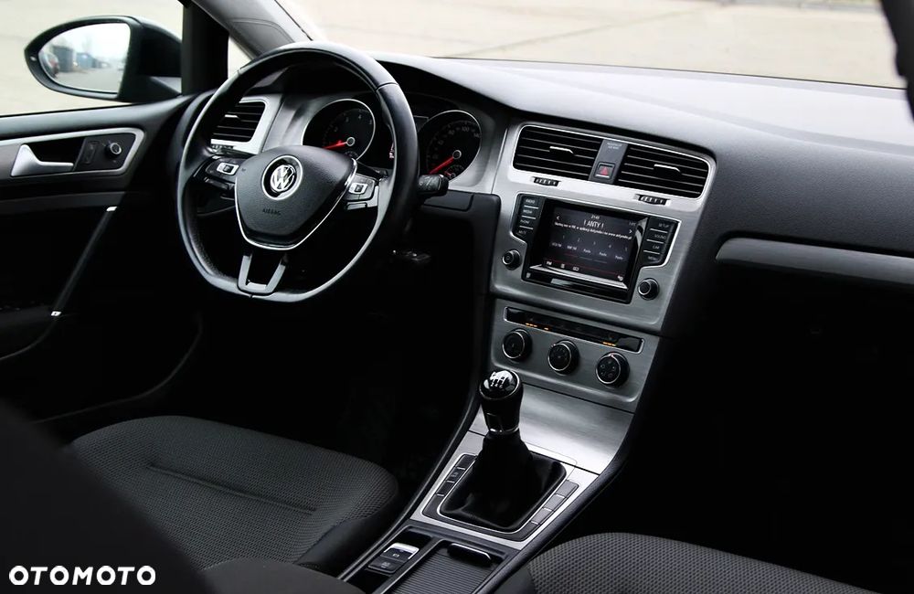 Volkswagen Golf - 36