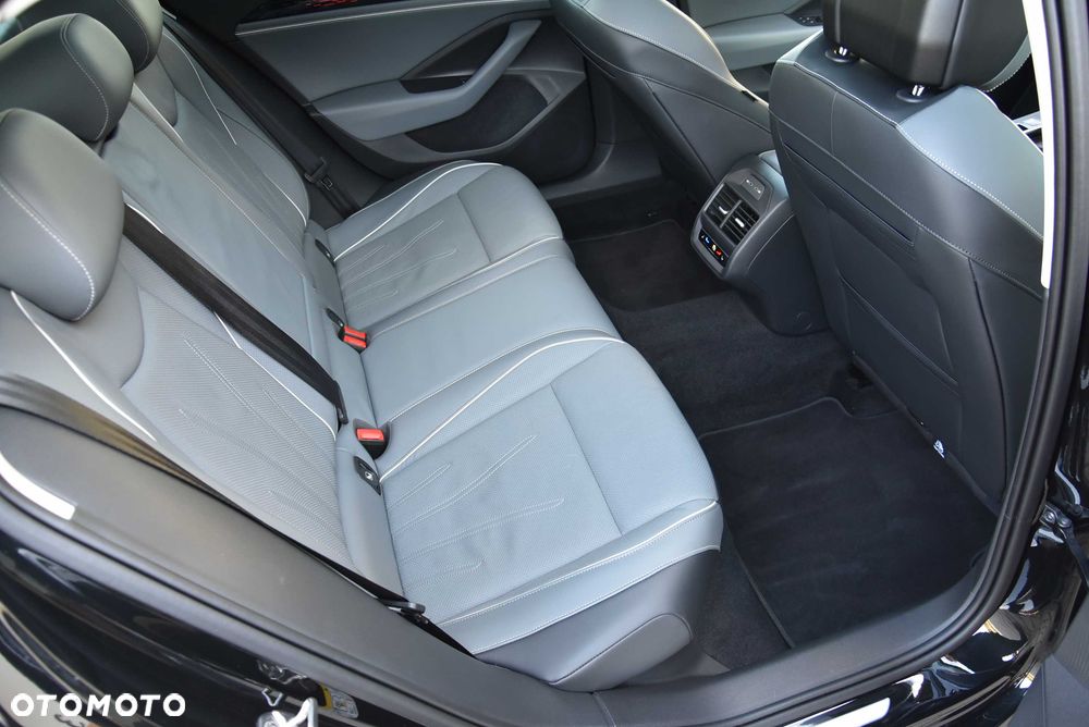 Volkswagen Passat - 9