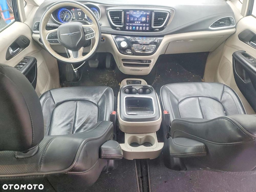 Chrysler Pacifica - 8