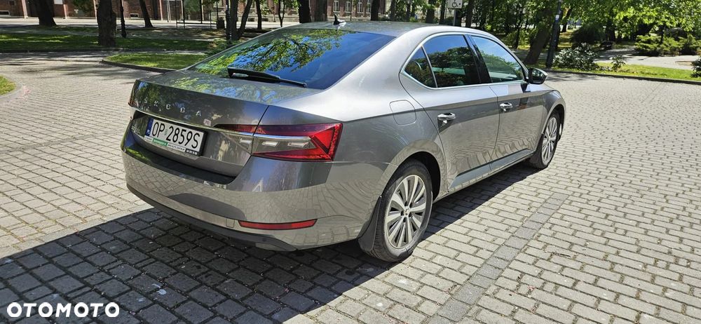 Skoda Superb 2.0 TDI SCR Style DSG - 4
