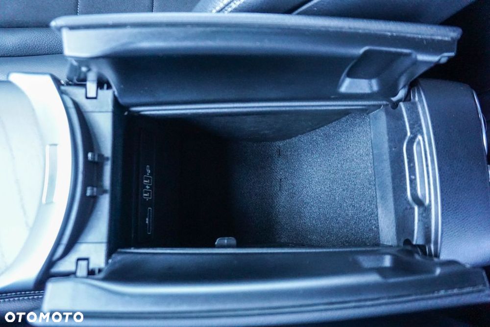 Mercedes-Benz GLC 250 4Matic 9G-TRONIC AMG Line - 29