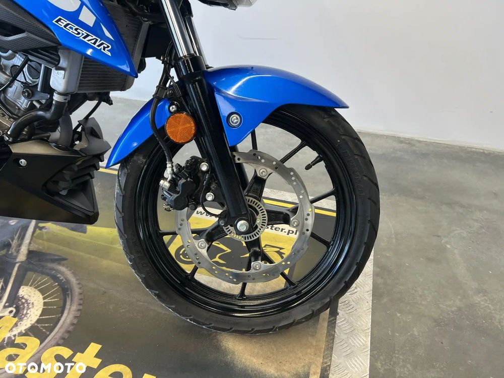Suzuki GSX - 19