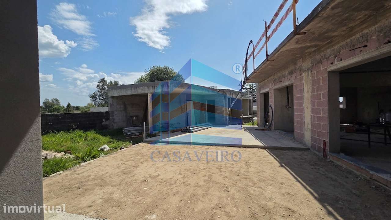 Moradia T3+1 Isolada com Piscina em Santa Joana - Grande imagem: 4/23