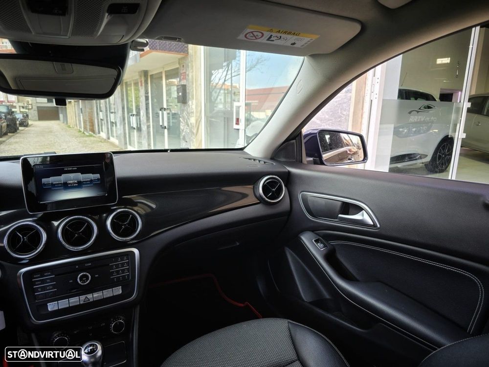 Mercedes-Benz CLA 180 d Urban - 21
