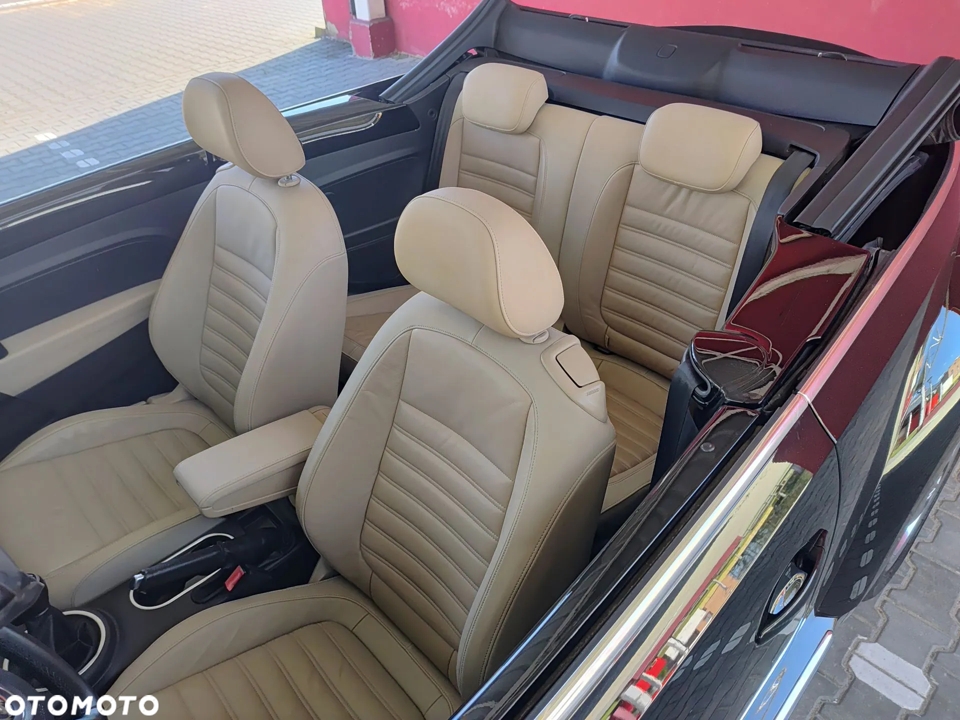 Volkswagen Beetle The Cabriolet 1.6 TDI BlueMotion Technology 50s - 24