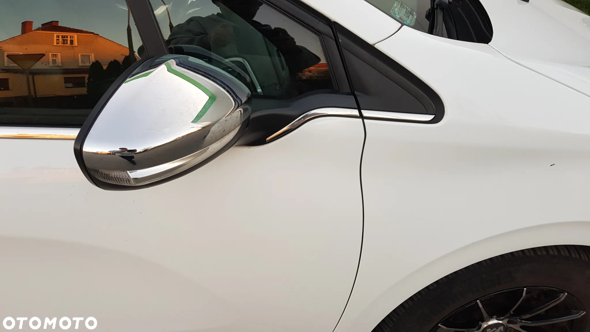 Peugeot 208 - 18