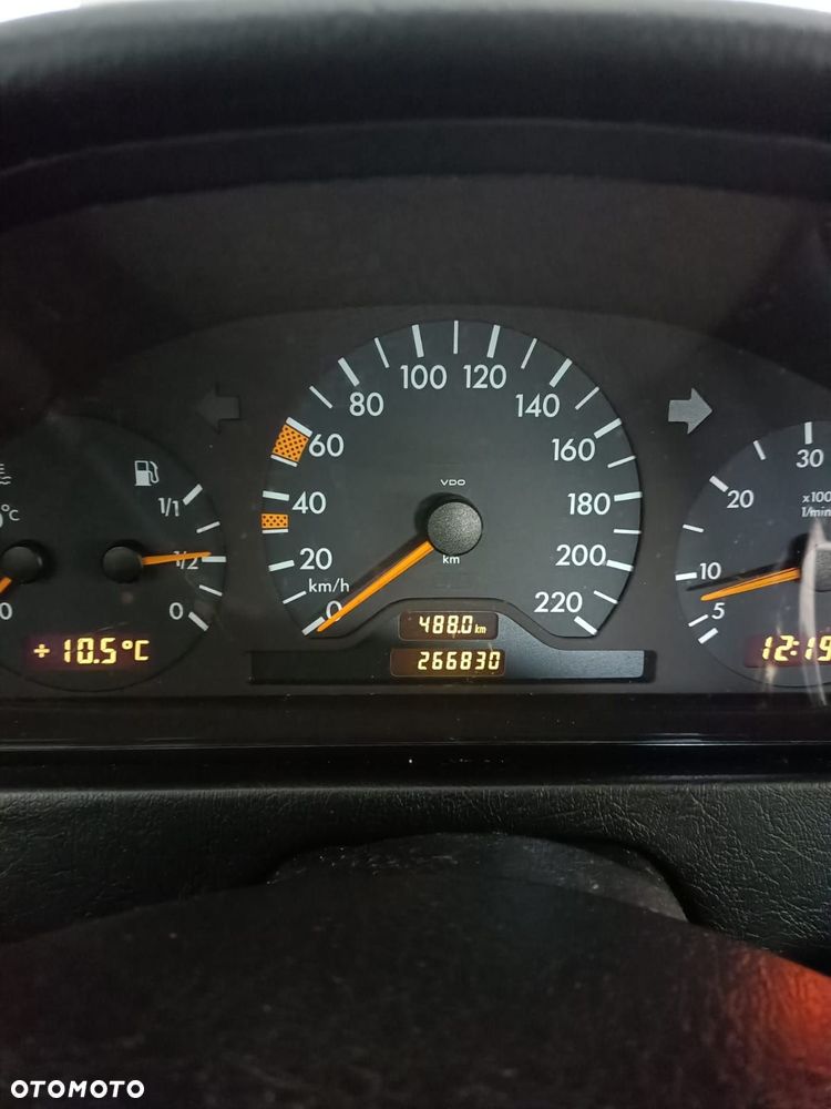 Mercedes-Benz Klasa C 220 D Classic - 11