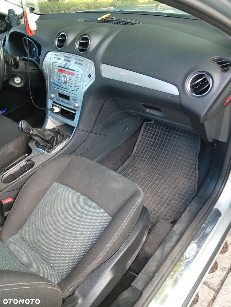 Ford Mondeo 1.6 Titanium - 23