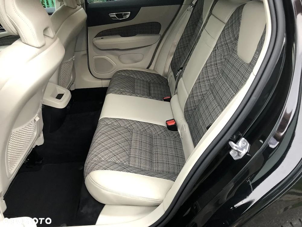 Volvo V60 B4 D Momentum Pro - 10