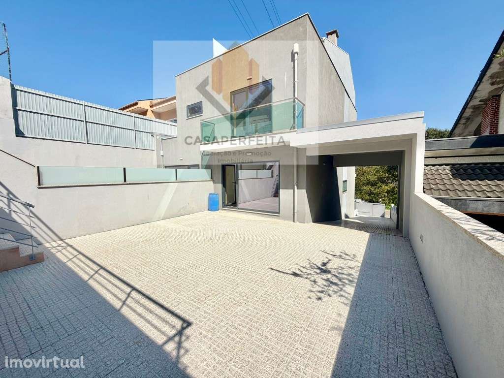 Moradia T3 + Escritório/ Salão com 3 Frentes, Terraços e Jardim - M... - Grande imagem: 4/35