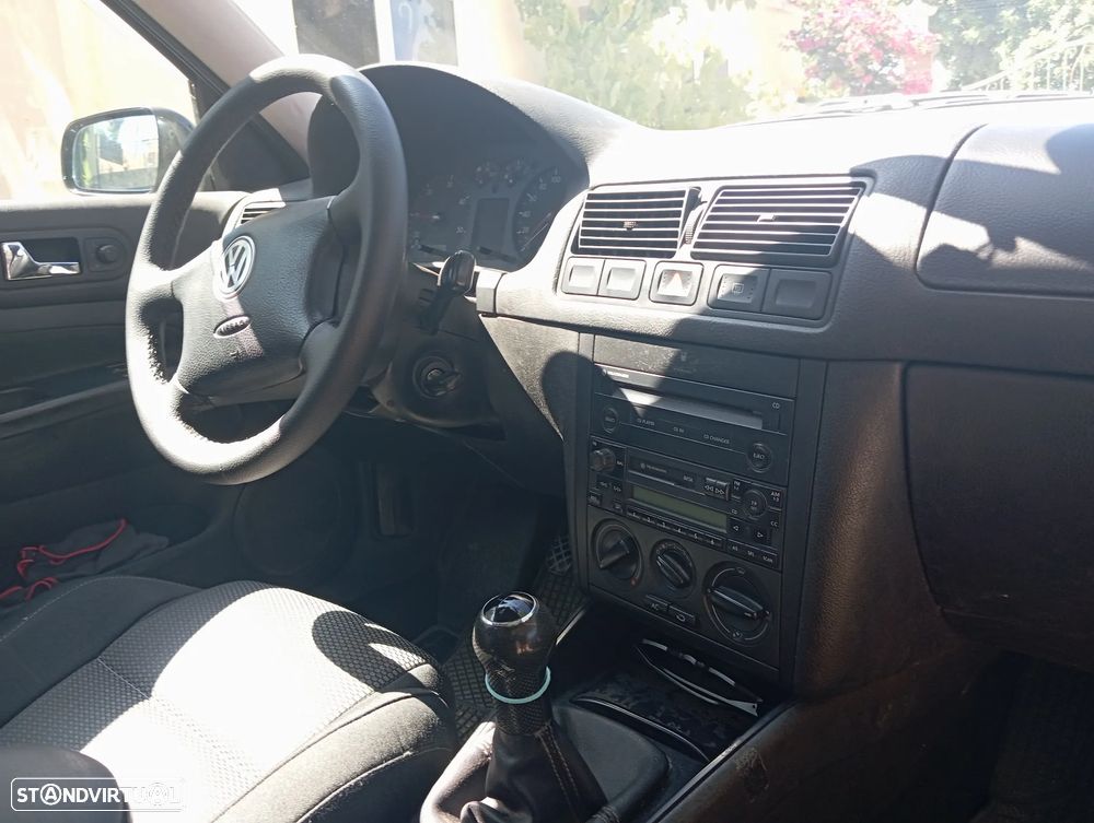 VW Golf 1.9 TDi 25 Anos - 18