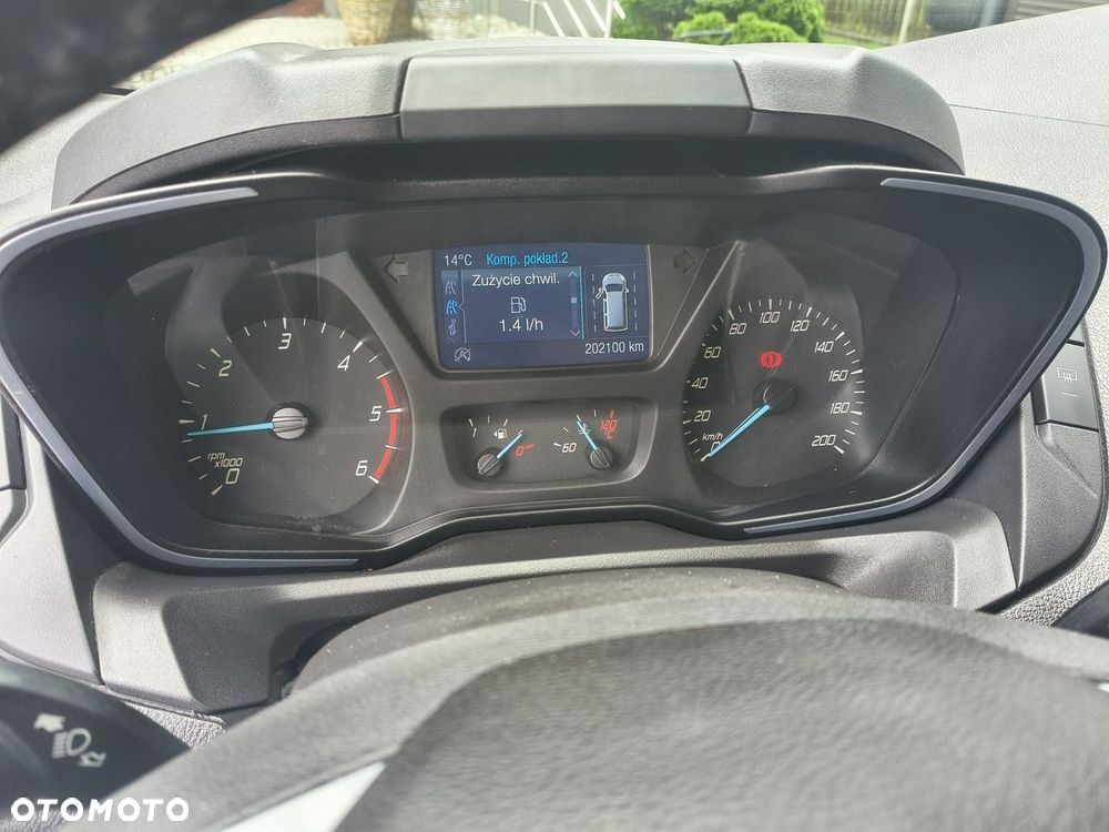 Ford Tourneo Custom - 8