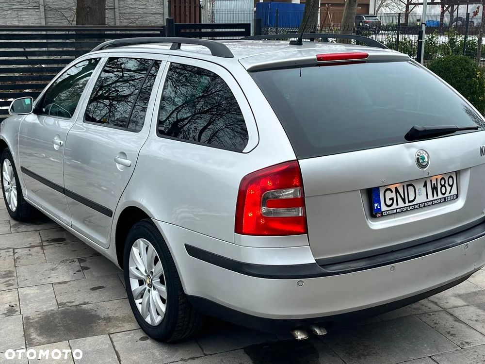 Skoda Octavia 2.0 TDI DSG Elegance - 4