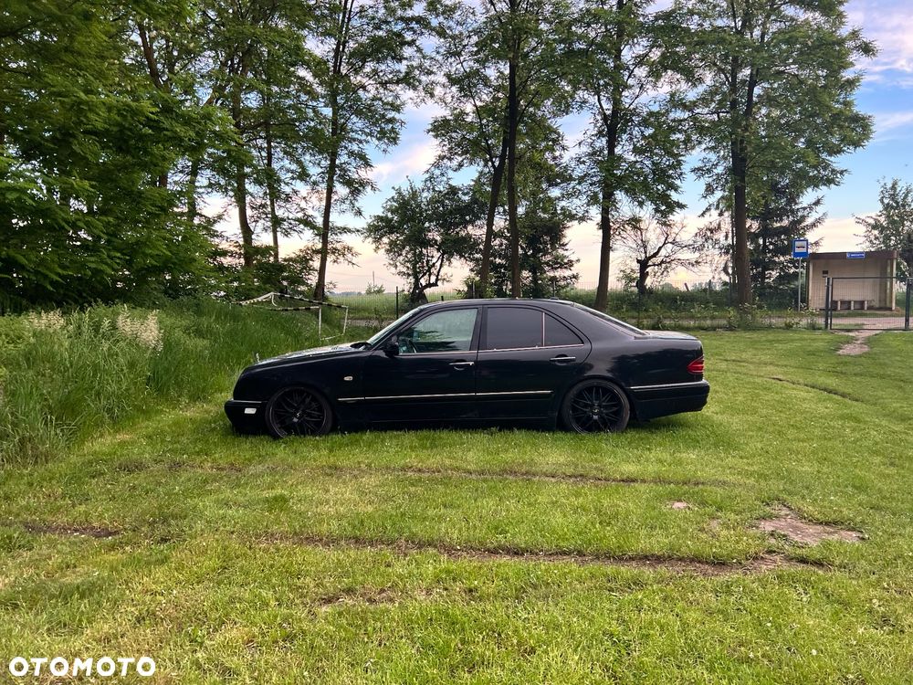 Mercedes-Benz Klasa E 55 AMG - 10