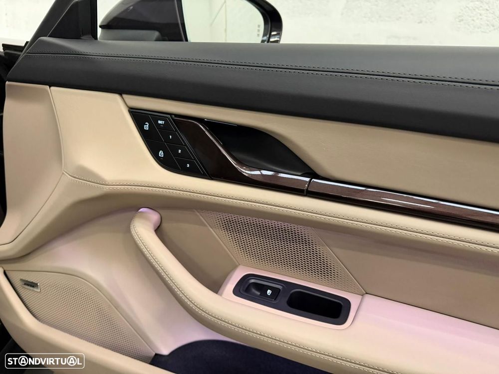 Porsche Taycan 4S - 41