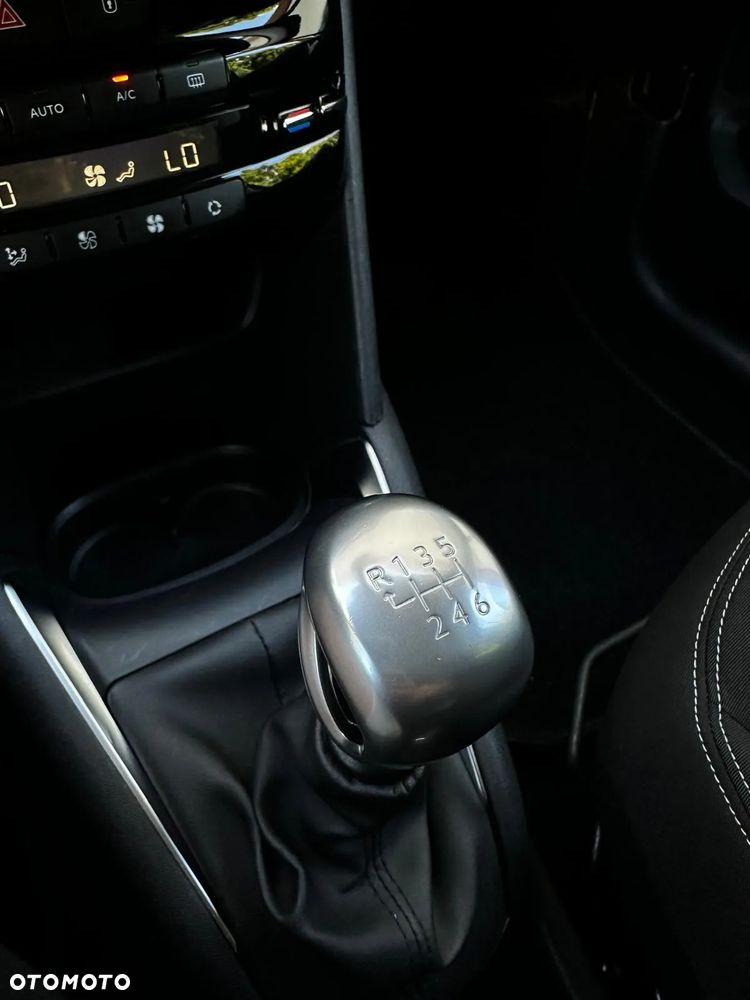 Peugeot 208 PureTech 110 Stop & Start Signature - 10
