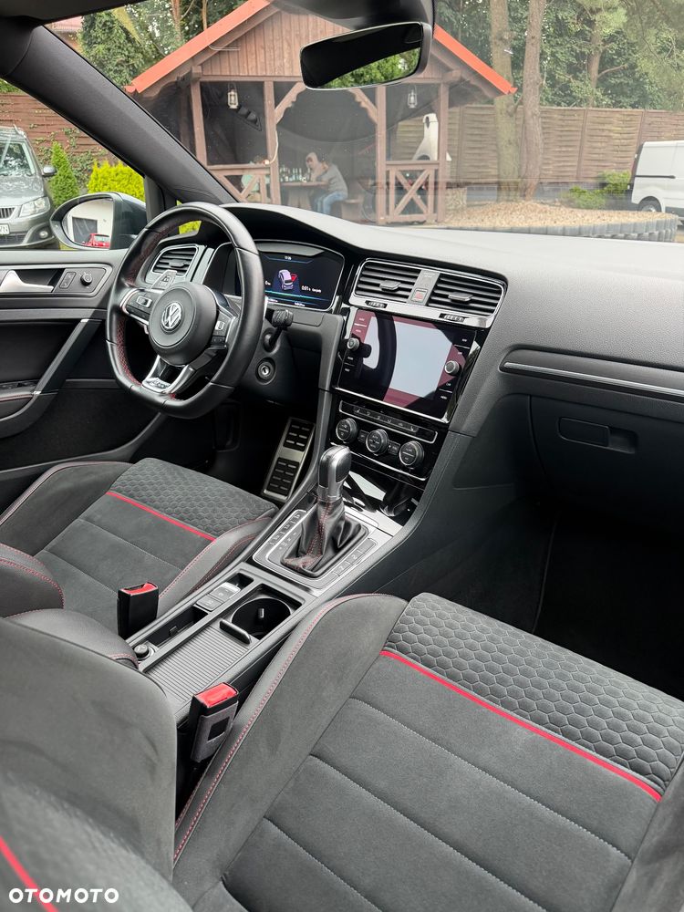 Volkswagen Golf - 28