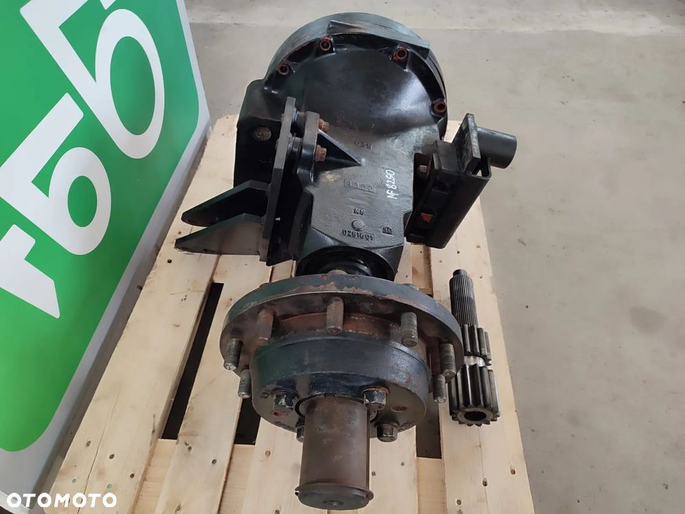 Zwolnica kompletna tylna 3580617M13 Massey Ferguson 8250 - 4