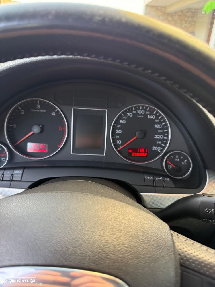 Audi A4 Avant 2.0 TDi S-line - 11