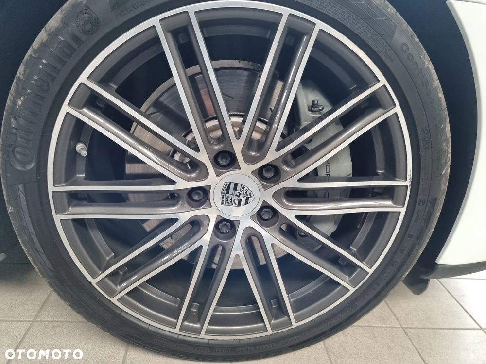 Porsche Panamera 4S Executive - 36