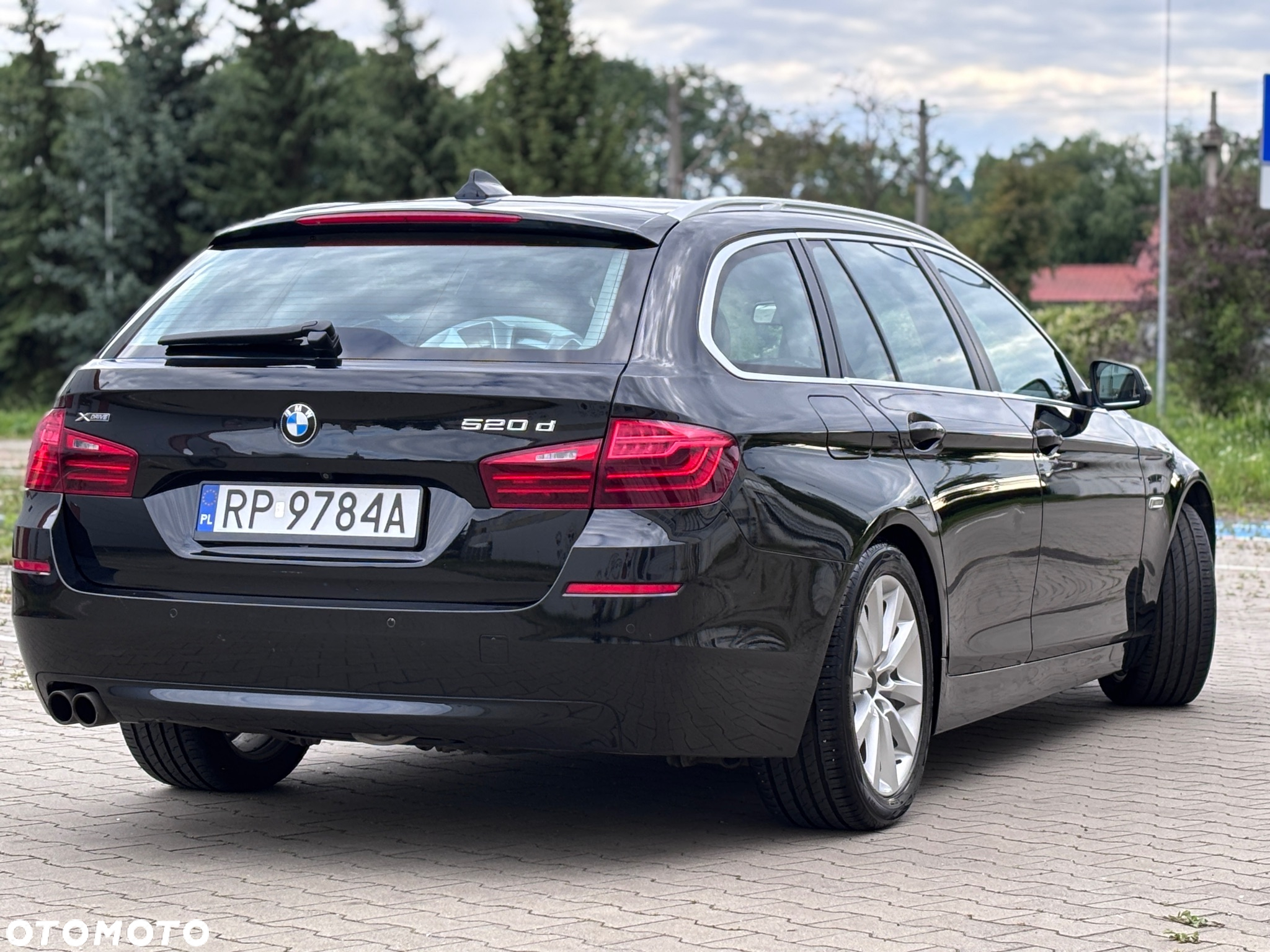 BMW Seria 5 520d xDrive - 12