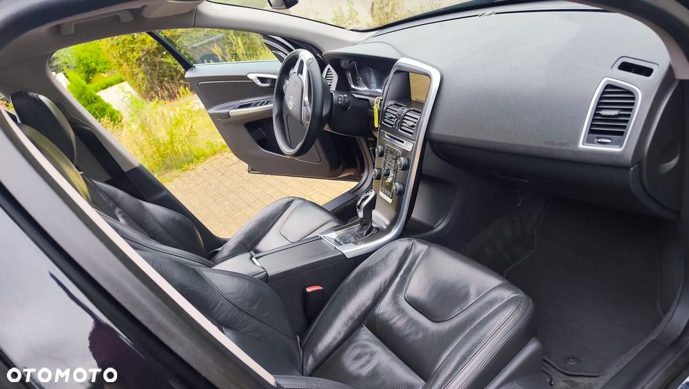 Volvo XC 60 D5 AWD Geartronic Summum - 35