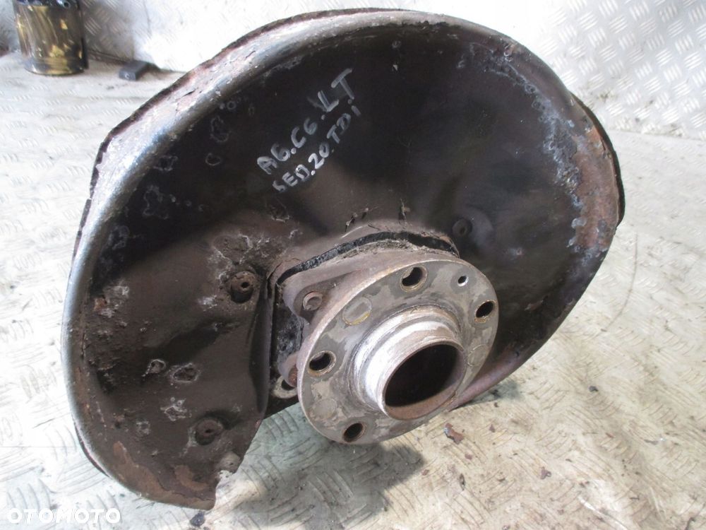 ZWROTNICA PIASTA LEWA LEWY TYŁ AUDI A6 C6 - 1