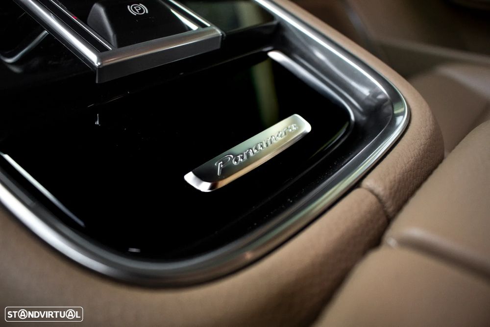 Porsche Panamera 4 E-Hybrid Platinum Edition - 25