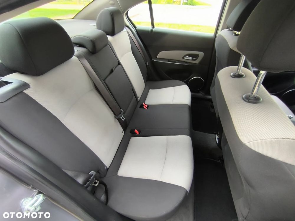 Chevrolet Cruze 1.8 LS - 19