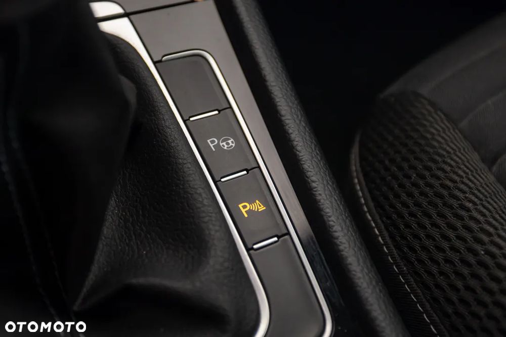 Volkswagen Golf 2.0 BlueTDI Cup - 27