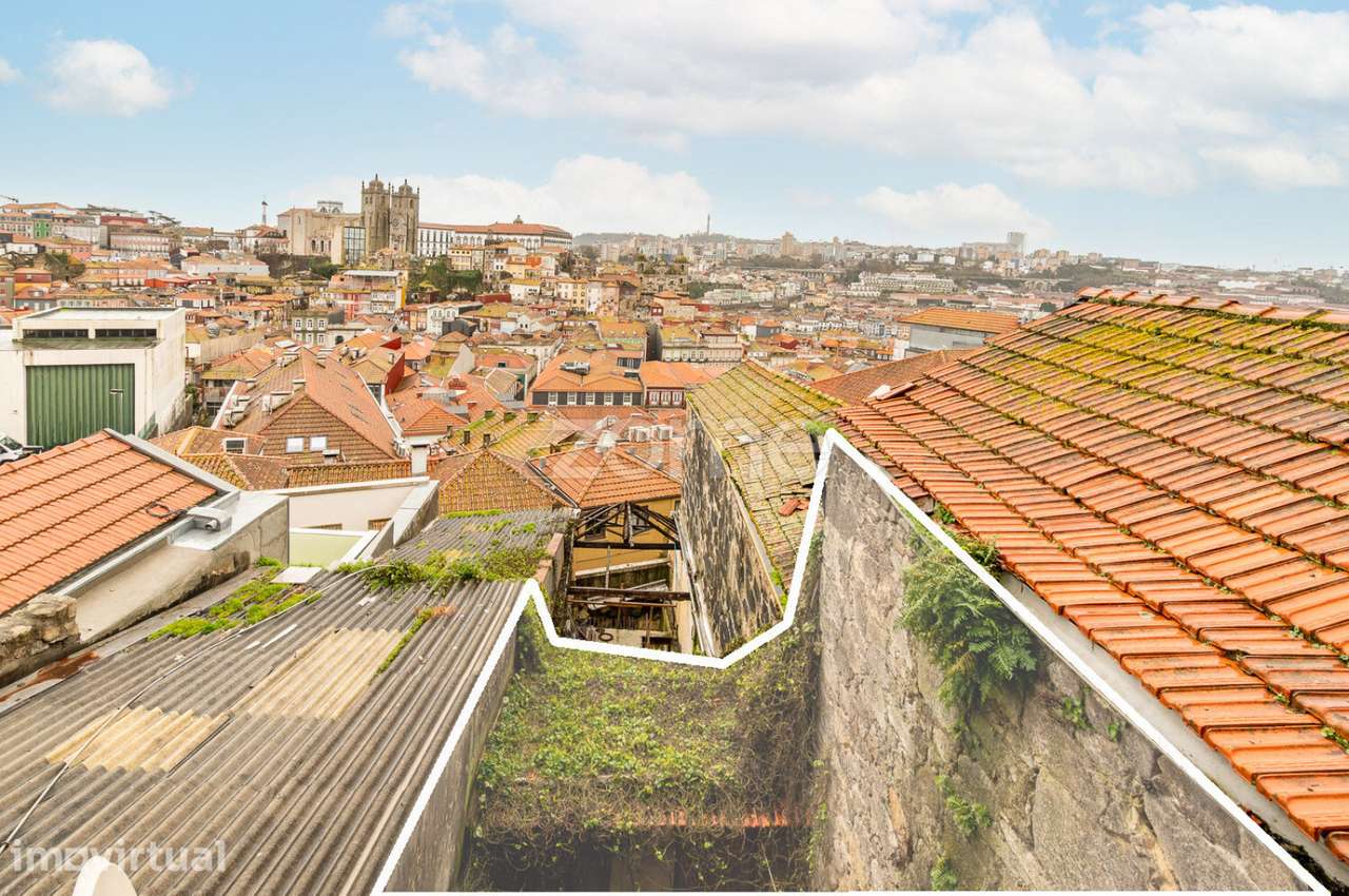 Prédio para Investimento em Zona ARU | Rua dos Caldeireiros - Porto - Grande imagem: 2/60