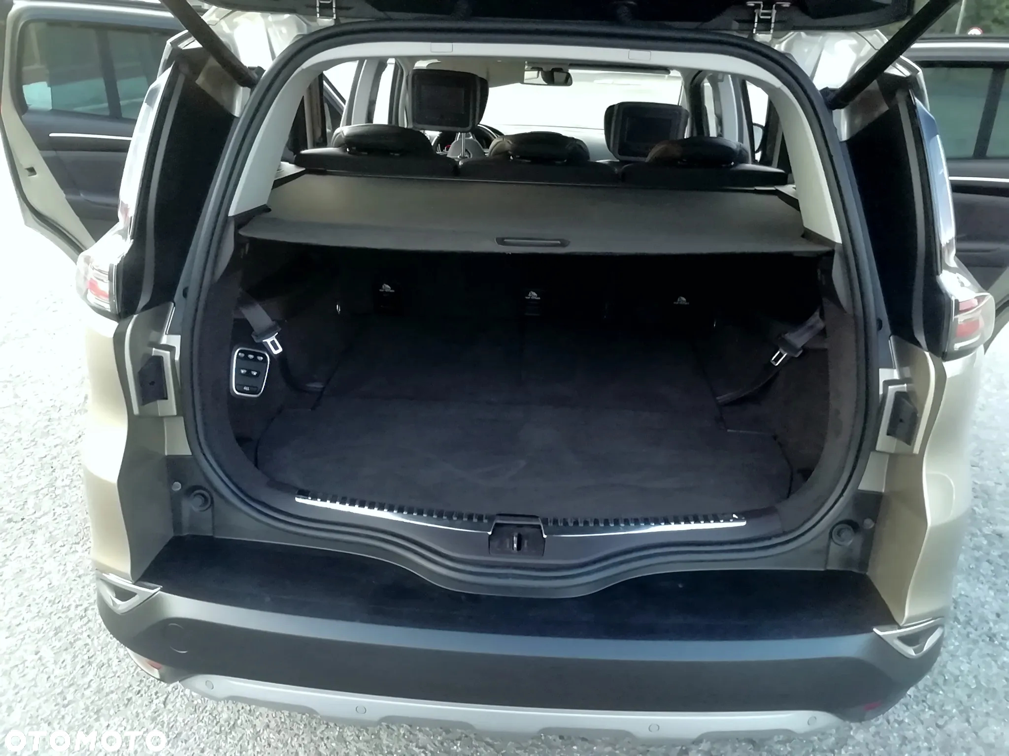 Renault Espace 1.6 dCi Energy Initiale Paris EDC 7os - 12