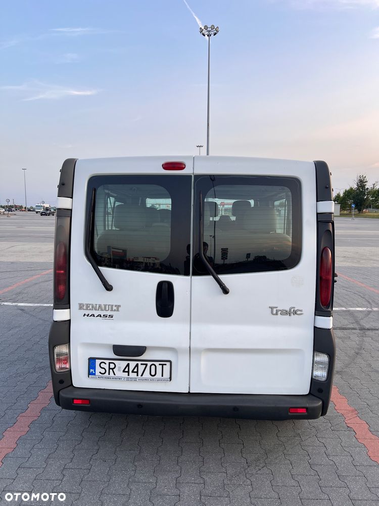 Renault Trafic Passenger - 4