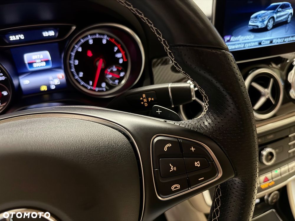 Mercedes-Benz GLA 200 7G-DCT - 25