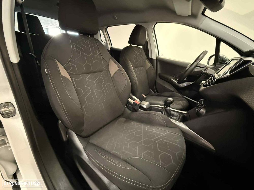Peugeot 2008 1.2 PureTech Style - 12