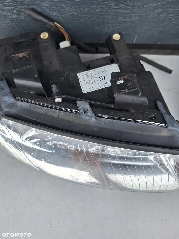 LAMPA PRAWY PRZÓD AUDI A4/B6 EUR FIRMY TYC - 2